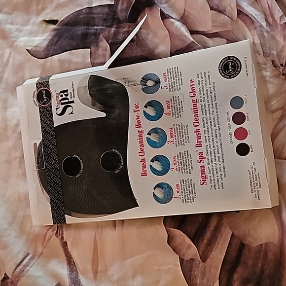 SIGMA SPA BRUSH CLEANING GLOVE COLOR BLACK USED - Picture 8 of 8